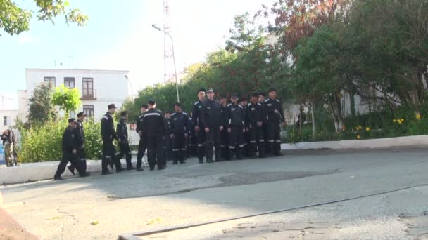 Budować więźniów w więzieniu stoczni. — Wideo stockowe