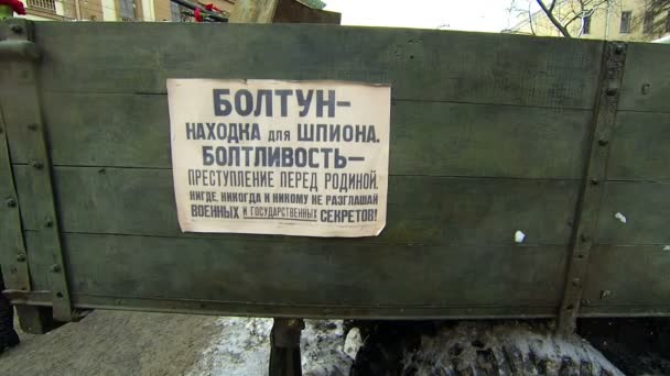 Propaganda-Plakaten in der Blockade Leningrad. — Stockvideo