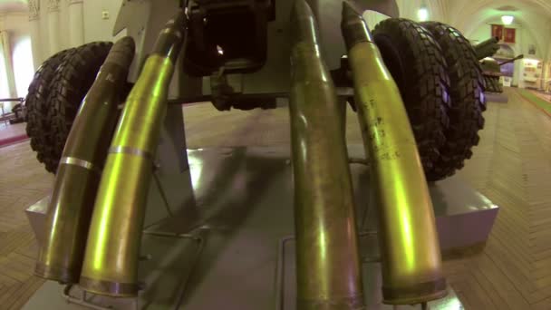 Артиллерийские снаряды 2.7K — стоковое видео
