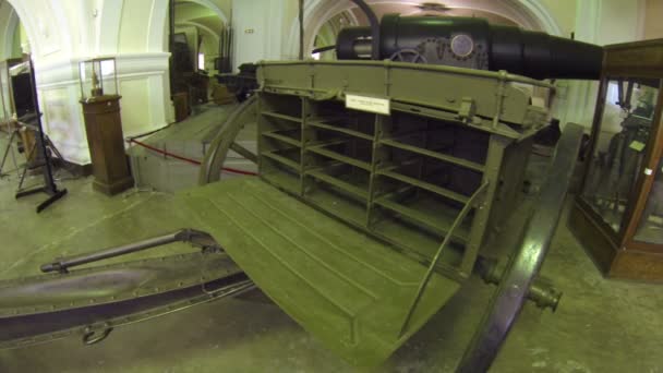 A caixa para armazenamento de conchas militares — Vídeo de Stock