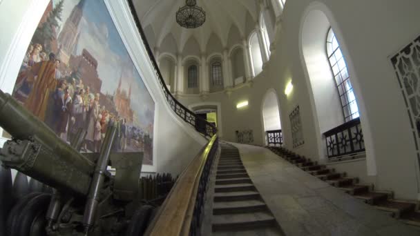 Stora trappan. Artillerimuseet i st. petersburg. — Stockvideo