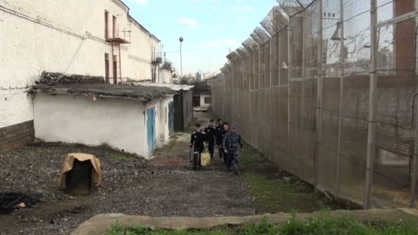 Campamento de zona penitenciaria para prisioneros — Vídeos de Stock