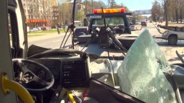 Kırık otobüs boşaltılmasında