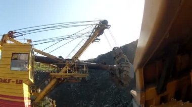 Şantiye, büyük sarı maden kamyonu