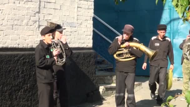 Ensayando el juego de instrumentos de latón — Vídeos de Stock