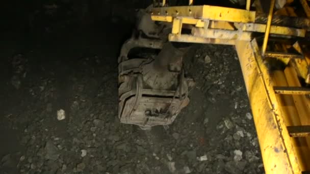 Carrière wagon lourd, camion à benne basculante — Video