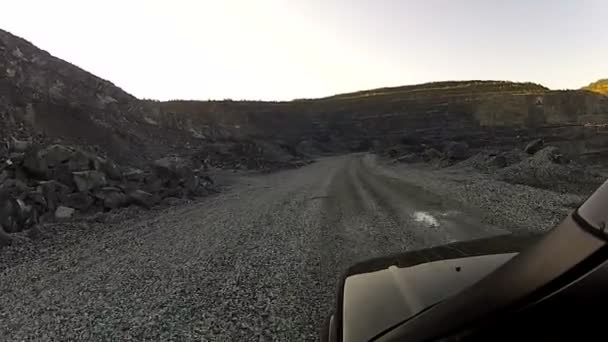 Conducir en el carril del país — Vídeo de stock