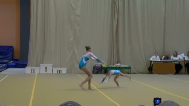 Concursos infantiles de gimnasia — Vídeo de stock