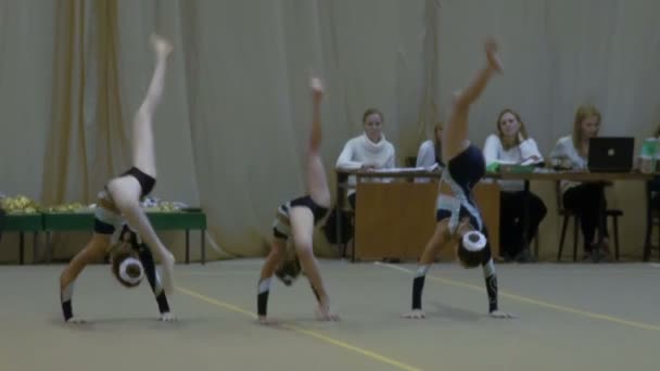 Детская гимнастика — стоковое видео