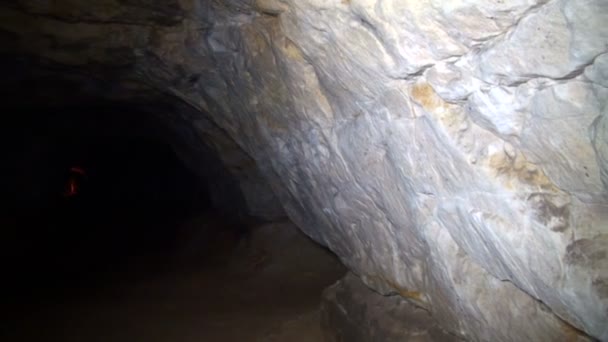 Потолок пещеры — стоковое видео