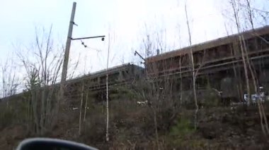 yavaş yavaş gidiyor raylar