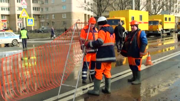 Construction Workers at road — Stock Video