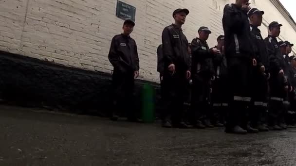 Inspection des conditions de vie personnelles des prisonniers . — Video