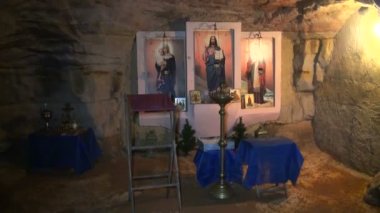 İsa Mesih simgesi ve yanan mum