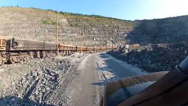 Montar en carretera del condado — Vídeo de stock