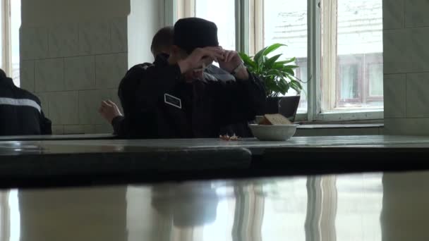 用餐区的囚犯 — 图库视频影像