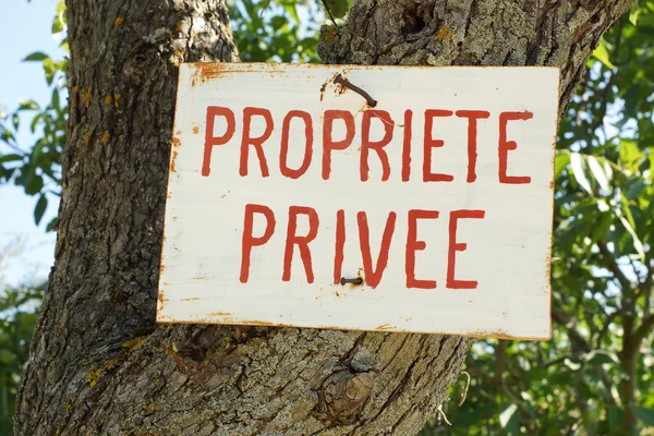 Proprietário Privee ou sinal de propriedade privada em francês — Fotografia de Stock