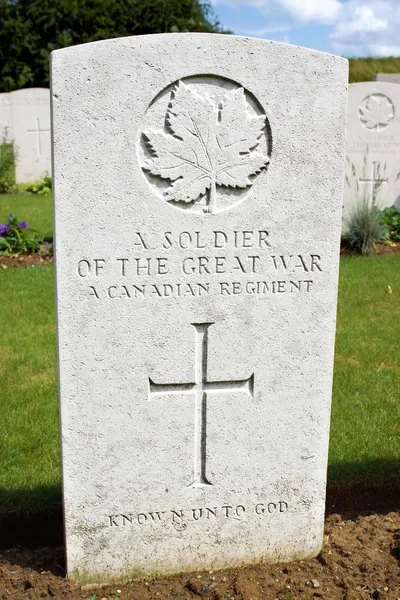 Tomba di guerra canadese dalla prima guerra mondiale — Foto Stock