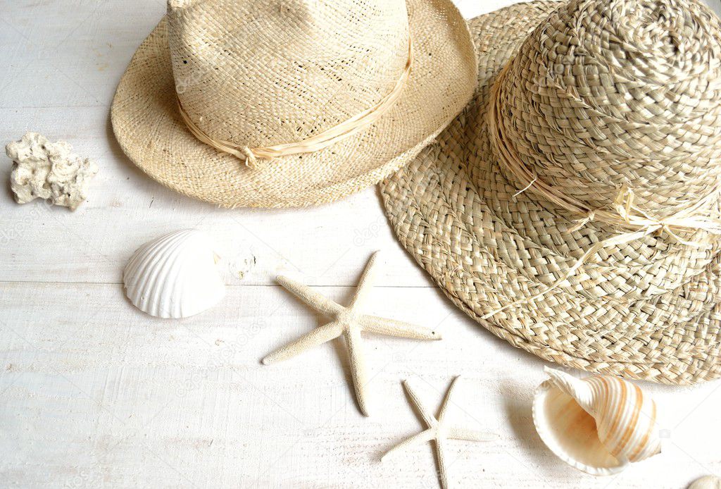 Couple straw hat with shells — Stock Photo © yonibunga #50607371