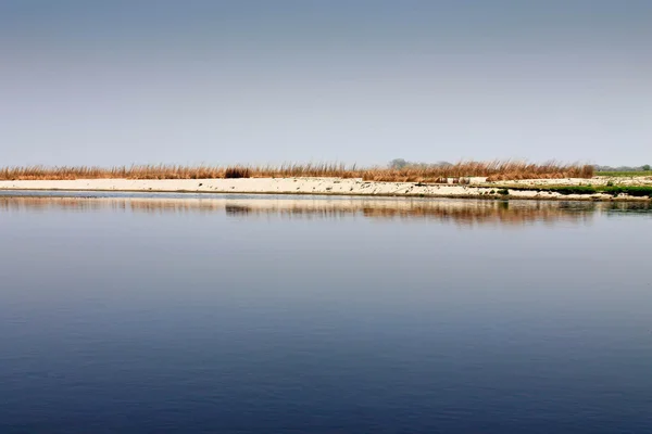 Paisaje con río — Foto de Stock