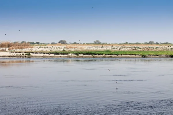 Landschap met rivier — Stockfoto