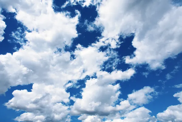 Céu azul e nuvens — Fotografia de Stock