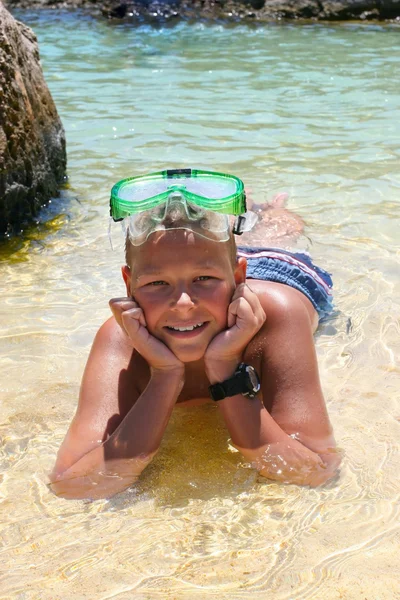 Kid in a diving mask h — Stock Photo, Image