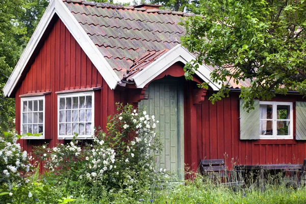 Rode zomerhuis — Stockfoto