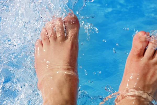 Refreshing the feet in the pool — Stock Photo, Image