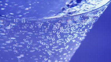 su için yükselen bubbles