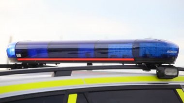 Polis ışıkları ve sirenler