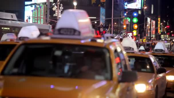 Times square in new york city's nachts — Stockvideo