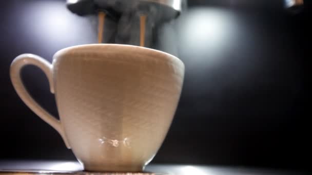 Свежая и прекрасная чашка кофе — стоковое видео