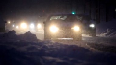 araçlar üzerinde sürüş dolgulu yollar kar