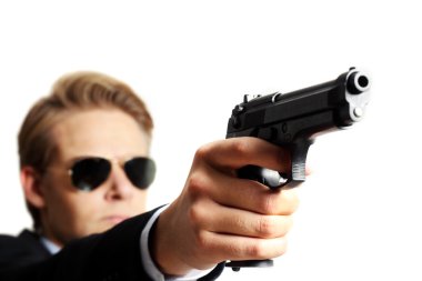 Silahlı bir suçlu.