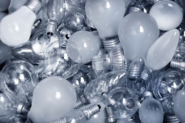 çöp kutusu içinde eski ampulleri