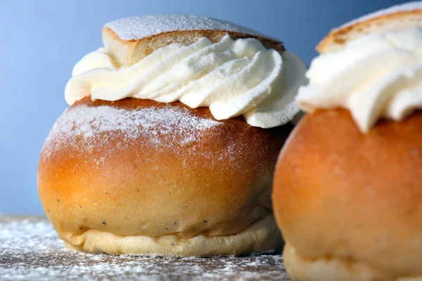 Uma semla sueca — Fotografia de Stock