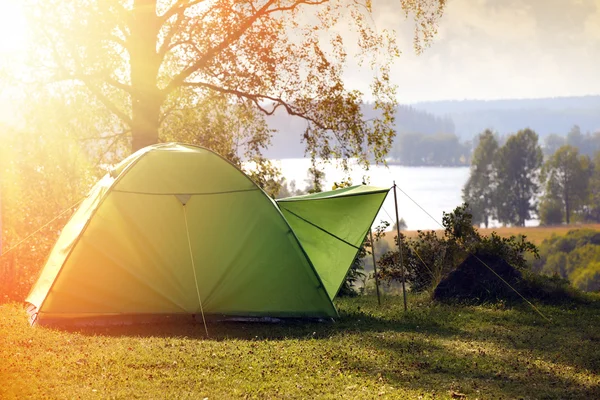 Acampar en el bosque — Foto de Stock