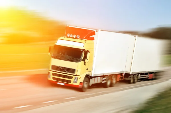 Вождение грузовика — стоковое фото
