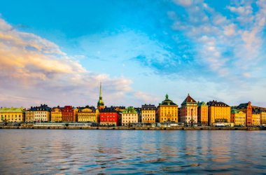 STOCKHOLM, SWEDEN - Temmuz 06, 2015: Stockholm, İsveç 'in merkezindeki Gamla Stan şehrinin manzarası