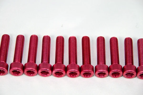 Zócalo / tornillo hexágono anodizado rojo — Foto de Stock