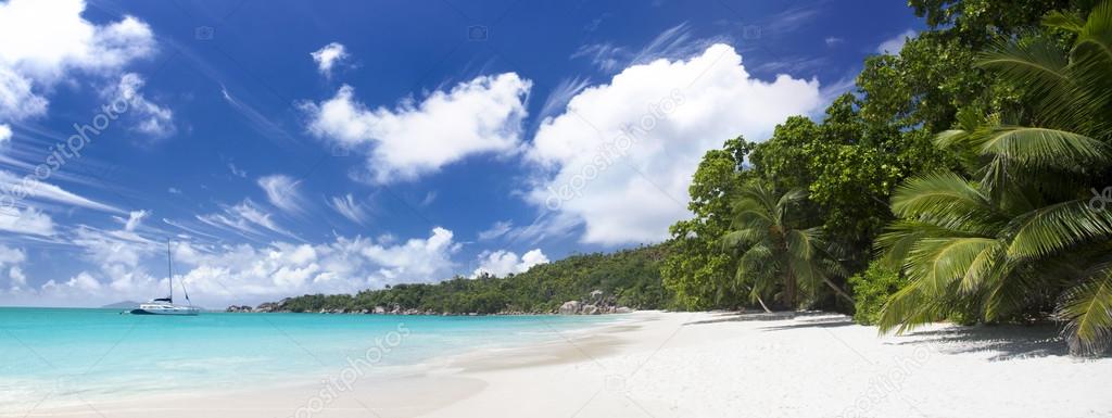 The island of dreams. Rest and relaxation. Anse Lazio.