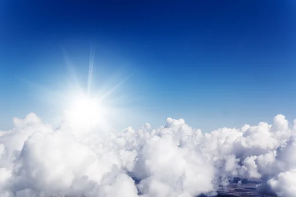 Paysage nuageux. Ciel bleu et nuage blanc . — Photo