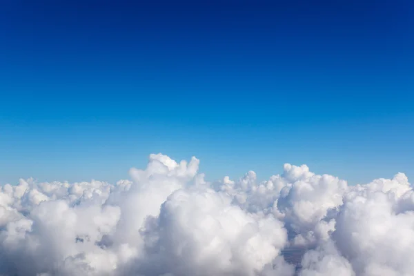 Cloudscape. Céu azul e nuvem branca . — Fotografia de Stock
