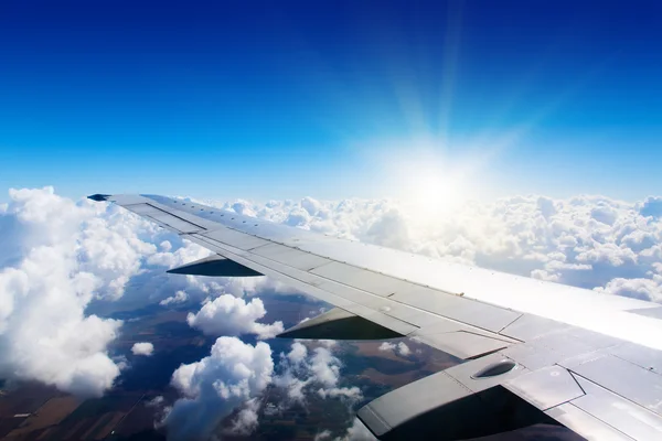 Paesaggio di nuvole. Cielo blu e nube bianca . — Foto Stock