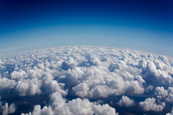 Cloudscape. blauwe hemel en witte wolk. — Stockfoto