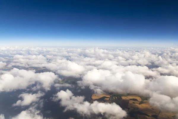 Cloudscape. blauwe hemel en witte wolk. — Stockfoto