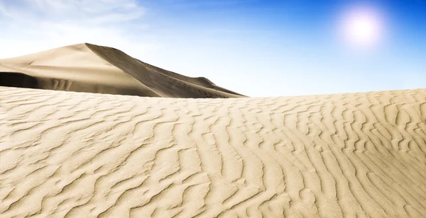 Prachtige zand-duin. gouden woestijn. — Stockfoto