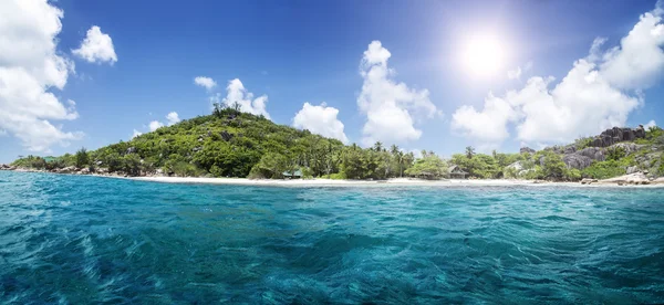 White coral sand on tropical beach. La Digue island, Seyshelles. — Stock Photo, Image