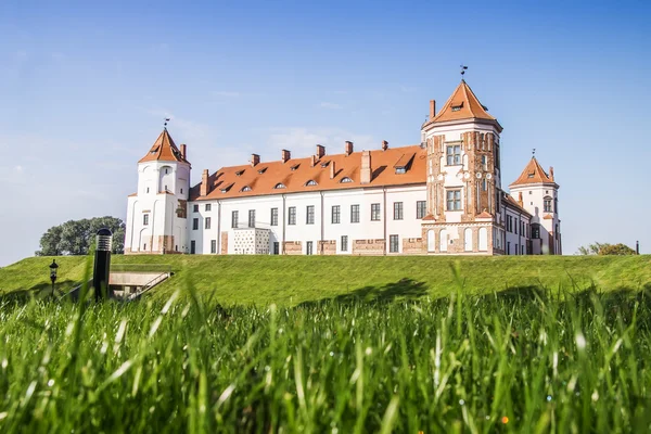 Castelo na cidade de Mir. Bielorrússia . — Fotografia de Stock